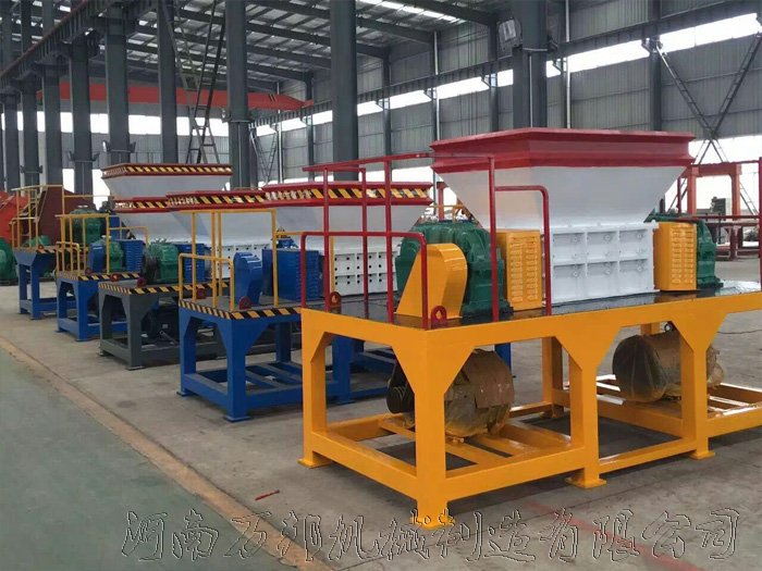什么樣的撕碎機(jī)才是多功能撕碎機(jī)呢？聽(tīng)萬(wàn)邦機(jī)械為您解答